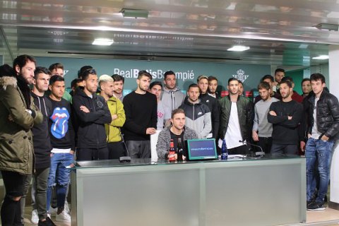 Игроки "Бетиса" поддержали Зозулю