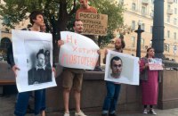 В Москве задержали 10 участников акции в поддержку Сенцова