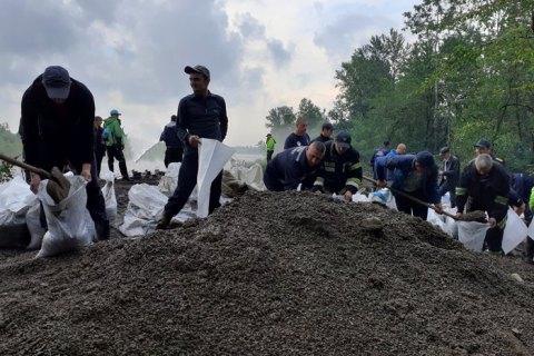 На Львівщині селевий потік зійшов на трасі "Київ-Чоп"