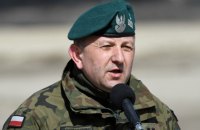 ​У Польщі звільнили генерала, який допомагав навчати українських військових