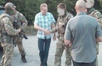 Садовый лично передал бойцам АТО гуманитарную помощь