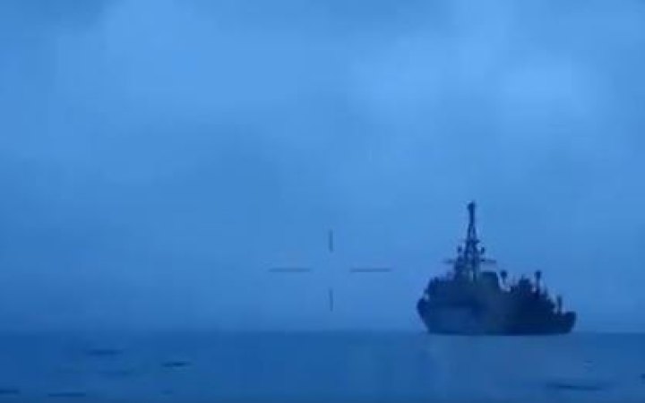 Міноборони оприлюднило відео атаки безпілотника на російський корабель