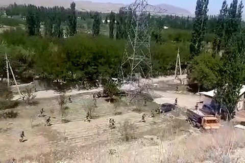 Между Кыргызстаном и Таджикистаном произошел вооруженный конфликт, есть пострадавшие