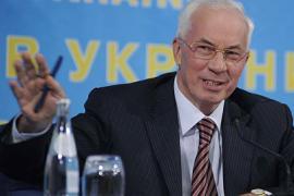 Азаров настолько доволен собой, что готов сплясать "вальс гопака"