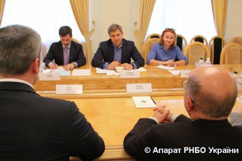 Данилюк обсудил реформу "Укроборонпрома" с военным советником США Винтером
