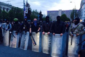 В Донецке сепаратисты захватили четырех участников митинга