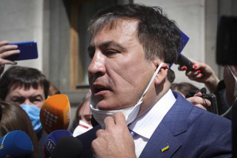 В Афинах неизвестный напал на Саакашвили и ударил его по голове