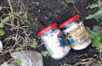 ​На Тернопільщині жінка заявила на сусіда за "крадіжку" грошей, які вона закопала в городі, але забула де