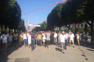 После убийства оппозиционного лидера в Тунисе начались массовые протесты