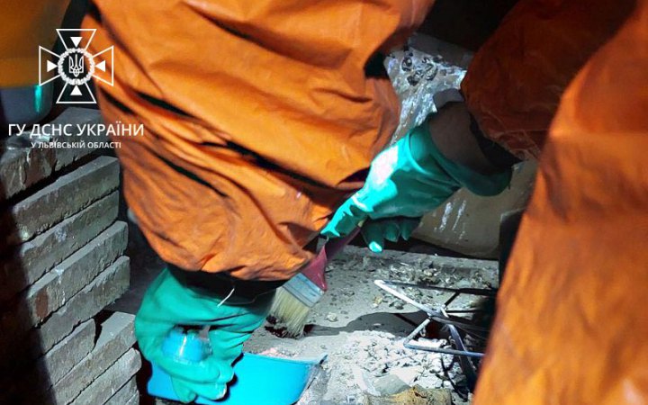 У Львові рятувальники зібрали на сходах багатоквартирного будинку майже 3 кг ртуті 