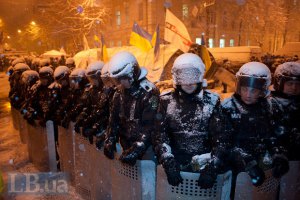 Милиция перекрыла вход на станцию метро Крещатик 