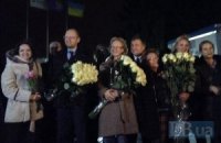Літак Тимошенко сів в аеропорту