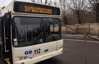 Металева труба вилетіла з кузова вантажівки і пробила скло тролейбуса в Кропивницькому