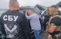 СБУ та Нацполіція затримали колишнього нардепа за підозрою в організації схеми для “ухилянтів”