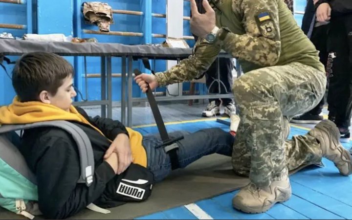 Міносвіти збільшило кількість обов'язкових уроків "Захисту України"