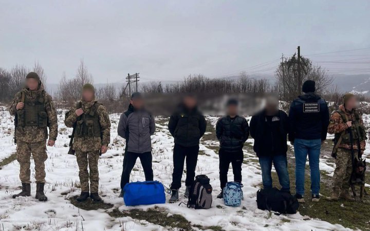 На Закарпатті затримали при спробі незаконно перетнути кордон чотирьох чоловіків