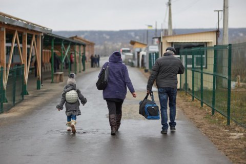 В Станице Луганской на КПВВ умер мужчина 