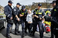 Екоактивістку Грету Тунберг двічі затримали на демонстрації в Гаазі