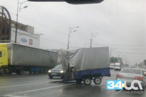 В Днепропетровске прицеп врезался в проезжающую мимо маршрутку