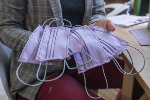 В Австрии фермер закрыл на "принудительный карантин" 15 украинцев 