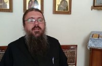 ​В Черновцах "больной" COVID-19 архимандрит УПЦ МП ворвался в редакцию и кашлял на журналистов