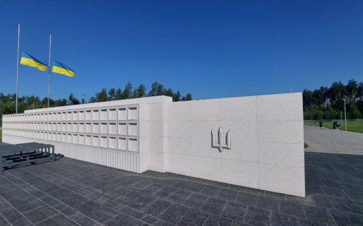 Військові закликають переглянути рішення суду про незаконність передачі землі під Національне меморіальне кладовище (оновлено)