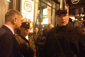 Стрелявший активист "Правого сектора" дает показания милиции 