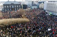 Тысячи исландцев вышли на митинг за отставку премьера из-за "Панамских документов"