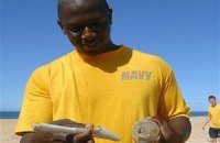 На Гавайях моряк нашел приплывшее из Японии письмо в бутылке
