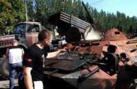 ДНР устроила смотр подбитой техники в Донецке и готовит "парад" пленных