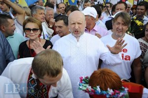 Турчинов рассказал двум тысячам сторонников о гражданской войне