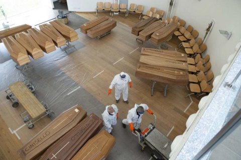 Похоронные бюро в Испании бастуют из-за ковида, - ВВС