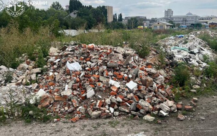 Експосадовці Укрзалізниці отримали підозри у справі про несанкціоноване сміттєзвалище. Збитки склали 86 млн грн