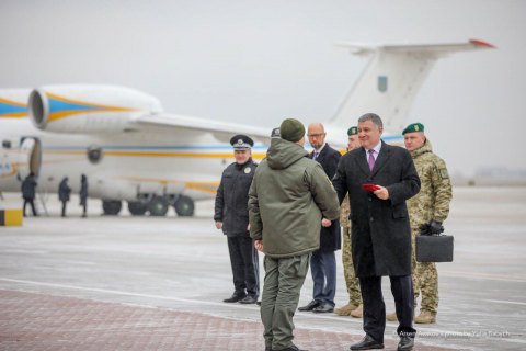 МВД передало пограничникам два модернизированных вертолета Ми-8