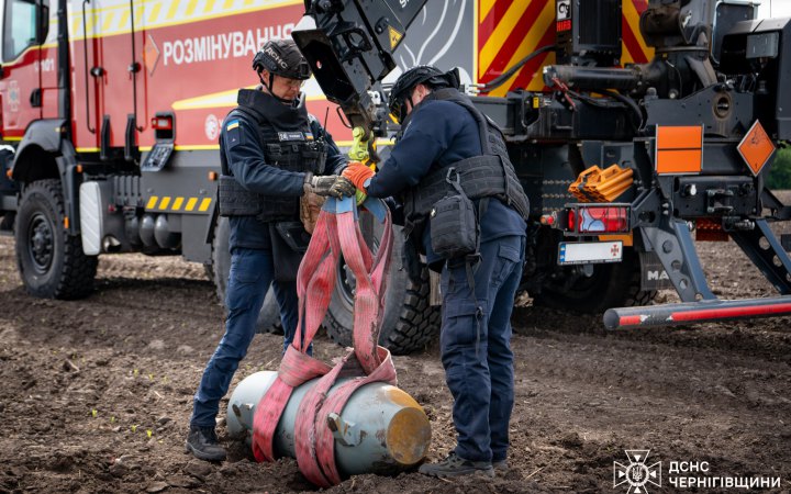 На Чернігівщині сапери ДСНС вилучили бойові частини російських крилатих ракет Х-101