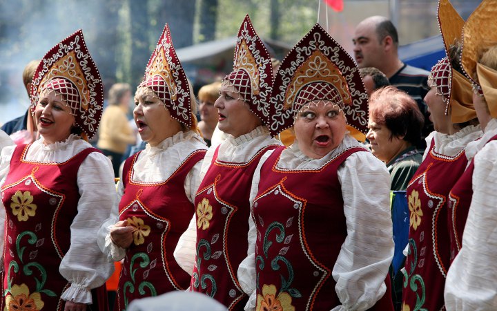 Росія залучає до вербування на війну навіть працівників музеїв і театрів