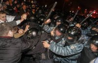 “Мене кинули в автозак. Я сидів поряд із закривавленими дітьми". Суд розпочав слухання у ще одній справі про розгін Майдану