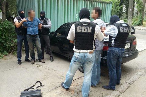 Производитель контрафактного спирта предложил следователю $35 тыс. за закрытие дела (обновлено)