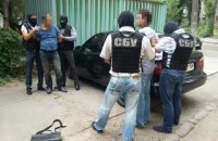 Виробник контрафактного спирту запропонував слідчому $35 тис. за закриття справи (оновлено)