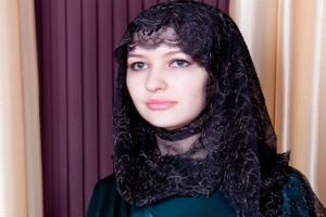 Жена Кадырова показала коллекцию одежды "Леди Чечня"