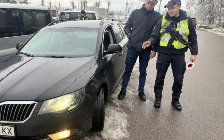 Велика частина водіїв досі пересуваються на літній гумі, - Небитов