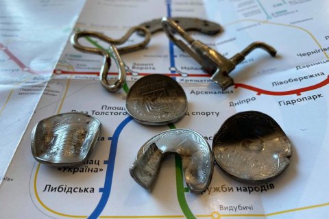 В сентябре эскалаторы киевского метро останавливали из-за женских каблуков, шарфов, шнурков и бананов