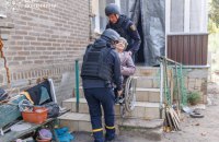 На Донеччині рятувальники евакуювали 55 людей, серед них 8 дітей