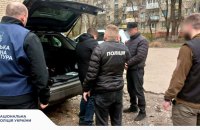 Поліцейські затримали лікаря за оформлення інвалідності за хабар