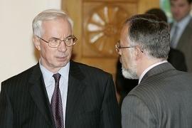 Азаров не простит Табачнику неотремонтированных школ 