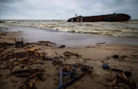 Из-за аварии танкера в Одессе концентрация нефтепродуктов в воде превышена в 90 раз