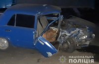 ​В Тернопольской области пьяный водитель врезался в припаркованный грузовик, пострадала его жена и двое детей