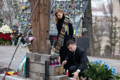 Зеленский с супругой почтили память Героев Небесной Сотни