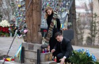 Зеленский с супругой почтили память Героев Небесной Сотни