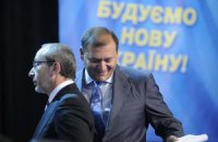 Добкина и Кернеса встретили у могилы плакатом "Встаньте, павшие, идут предатели!"